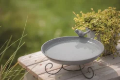 Abreuvoir mangeoire pour oiseaux en métal à poser au sol Trixie - 800 ml