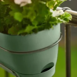 Balconnière plastique vert pistache Elho Vibia Campana easy hanger large - 24,1 cm