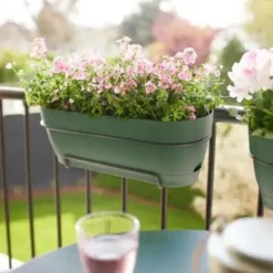 Balconnière plastique vert pistache Elho Vibia Campana easy hanger large - 24,1 cm