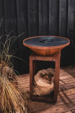 Brasero de cuisson coloris cognac avec porte-bûches B.B.O 58 Oyat - Ø 58 cm