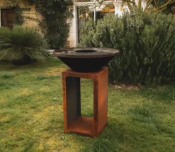 Brasero de cuisson coloris cognac avec porte-bûches B.B.O 68 Oyat - Ø 68 cm