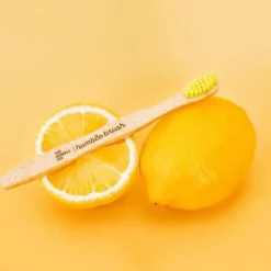 Brosse à dents pour adulte en bambou souple coloris jaune