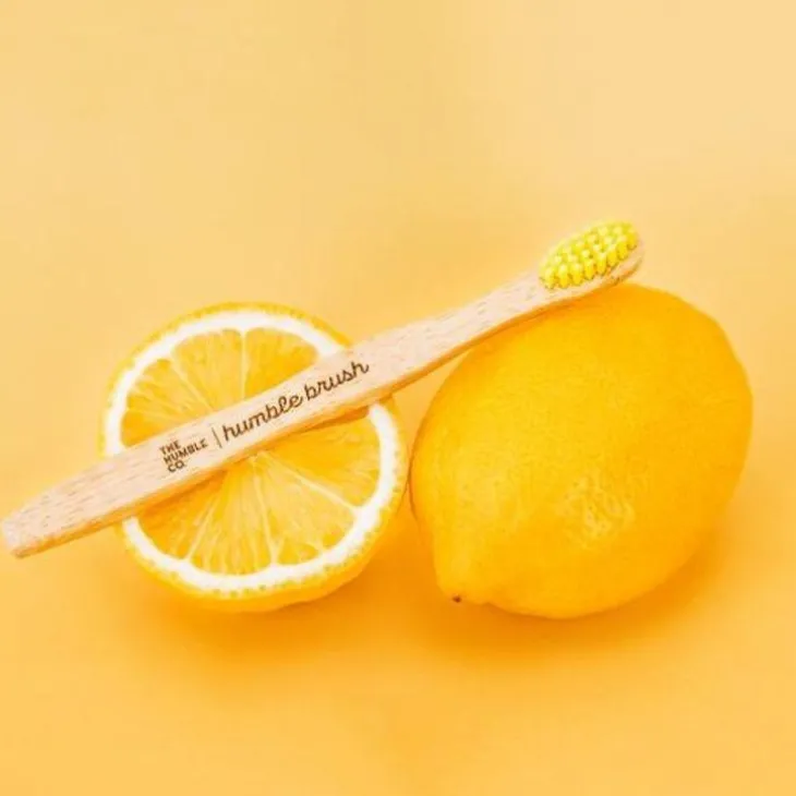 Brosse à dents pour adulte en bambou souple coloris jaune