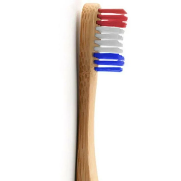 Brosse à dents pour adulte en bambou souple coloris bleu blanc rouge