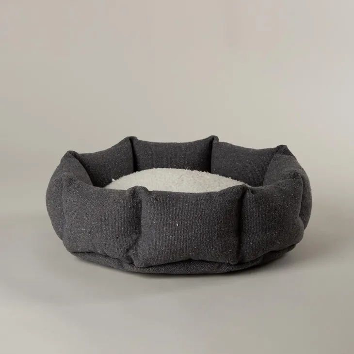 Corbeille pour chat en tissu gris anthracite Scruffs Eco Eden - 45 cm