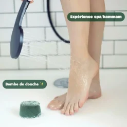 Cracker surprise bougie et bombe de douche senteur sapin My Jolie Candle Noël 2025 – 5,7 x 5,7 x 7 cm