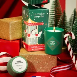 Cracker surprise bougie et bombe de douche senteur sapin My Jolie Candle Noël 2025 – 5,7 x 5,7 x 7 cm