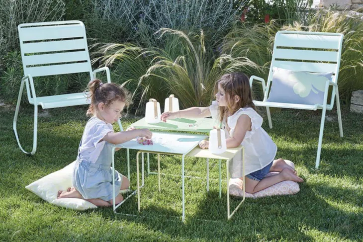 Fauteuil bas coloris menthe glacial en acier Fermob Monceau