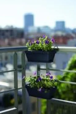 Jardinière avec soucoupe clipsée en plastique recyclé et support anthracite Poetic Babyroméo - 28 x 16 x 10 cm