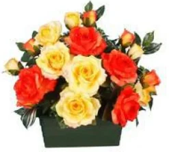 Jardinière de rose artificielles fleurs et bouton