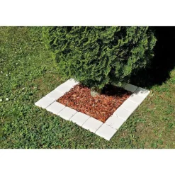Pavé carré en pierre reconstituée ton blanc Hairie Grandon Touraine - 12 x 12 x 2 cm