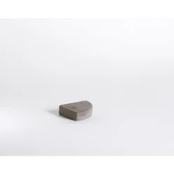 Pied quart de rond en terre grise H 2,5 x Ø 12 cm