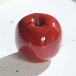 Pomme décorative Noël coloris rouge en plastique - Ø 9 cm