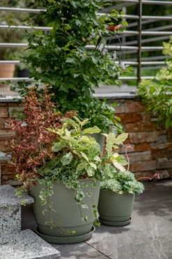 Pot en matière recyclée coloris vert kaki Poetic Joy 40 - Ø 38,6 x H 31,2 cm