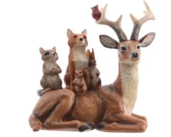 Renne en polyrésine brune avec petits animaux - 9,5 x 14 x 15 cm