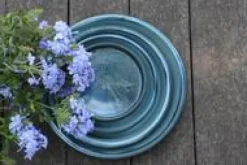 Soucoupe coloris bleu en terre émaillée - Ø 41 cm