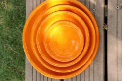 Soucoupe en terre cuite émaillée orange Savane Les Poteries d’Albi - Ø 18 cm