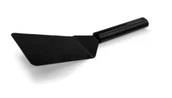 Spatule courte pour plancha coloris noir en titane Forge Adour - 26 x 10 x 0,65 cm