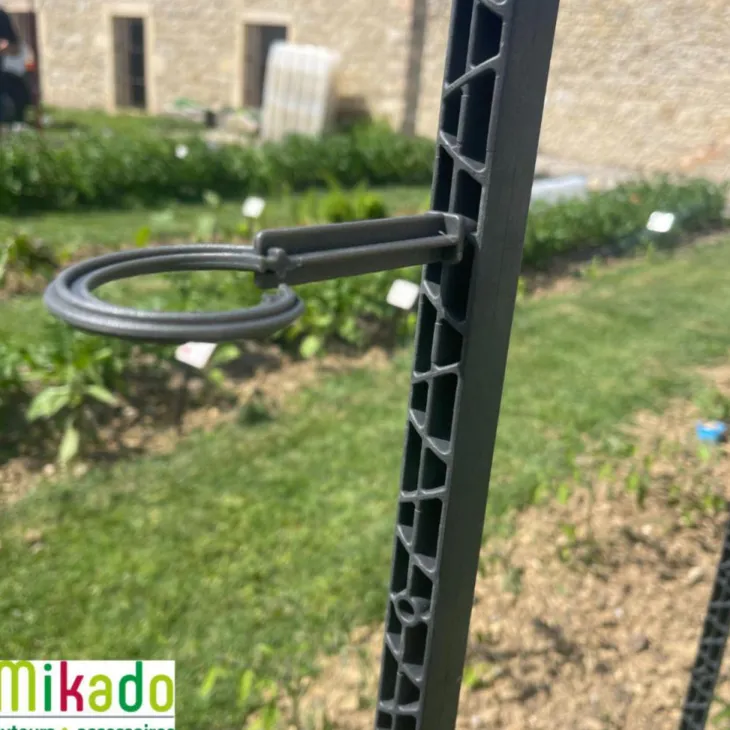 Tuteur à tomate avec 4 attaches coloris gris - 180 cm