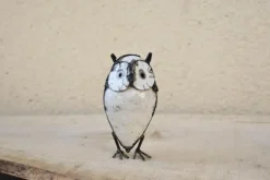 Tuteur hibou blanc sur branche en métal recyclé Chouette & Co - 110 cm