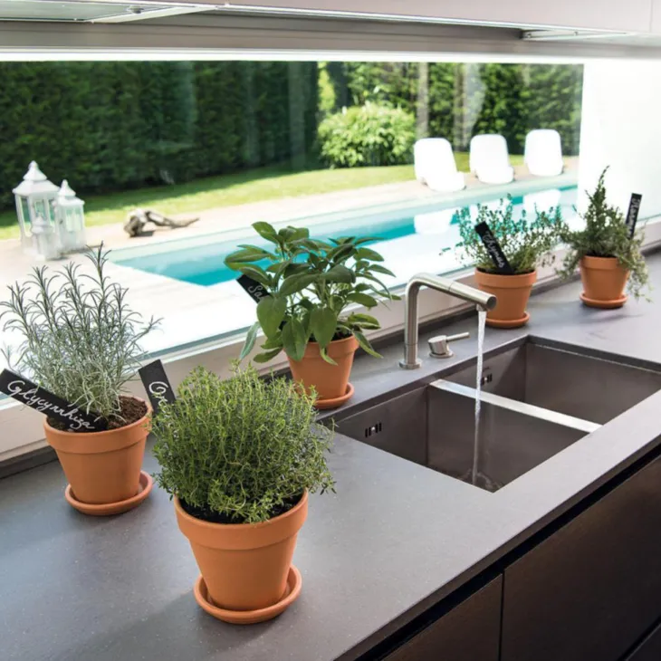 Vase brut rouge en terre cuite D.17 x H15,3